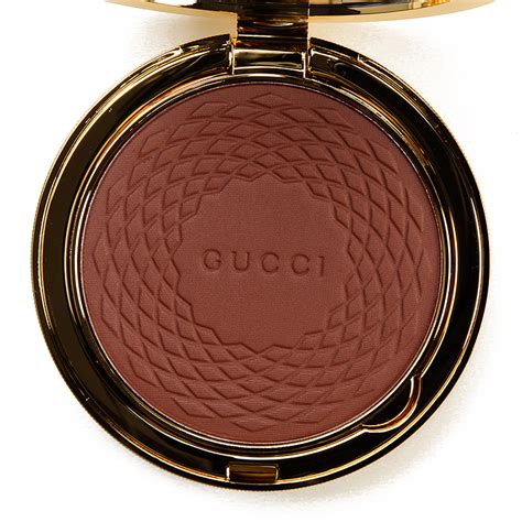 05, Gucci Glow Highlighter powder 